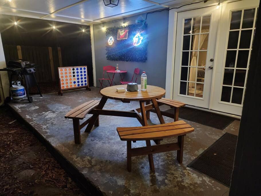 Family Home Getaway In Houston - Property Image 18
