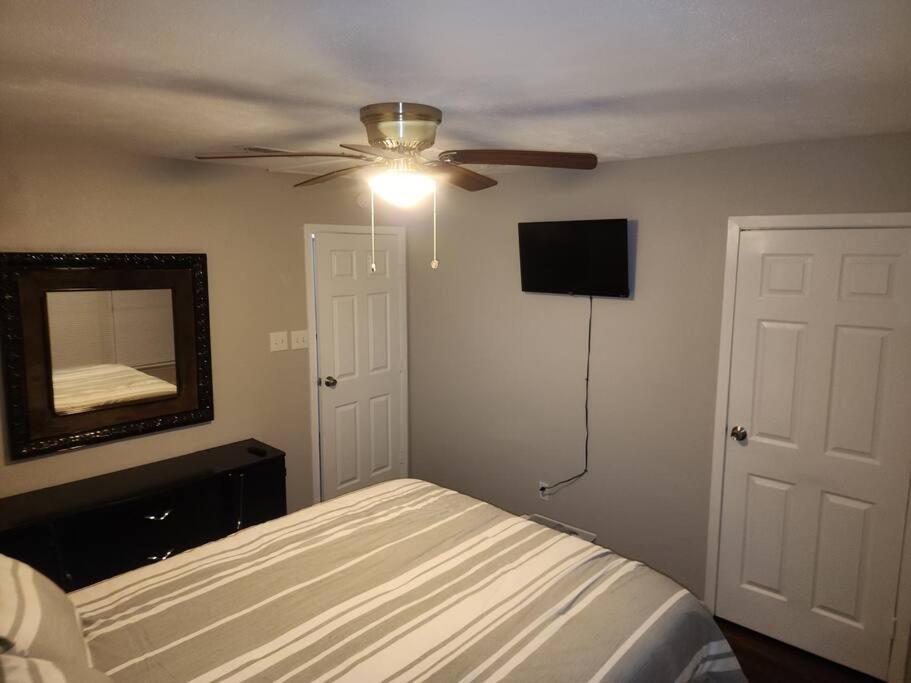 Family Home Getaway In Houston - Property Image 4
