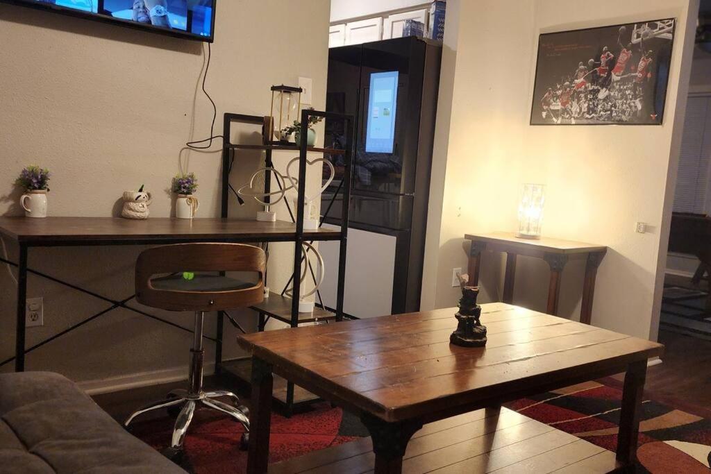 Family Home Getaway In Houston - Property Image 14