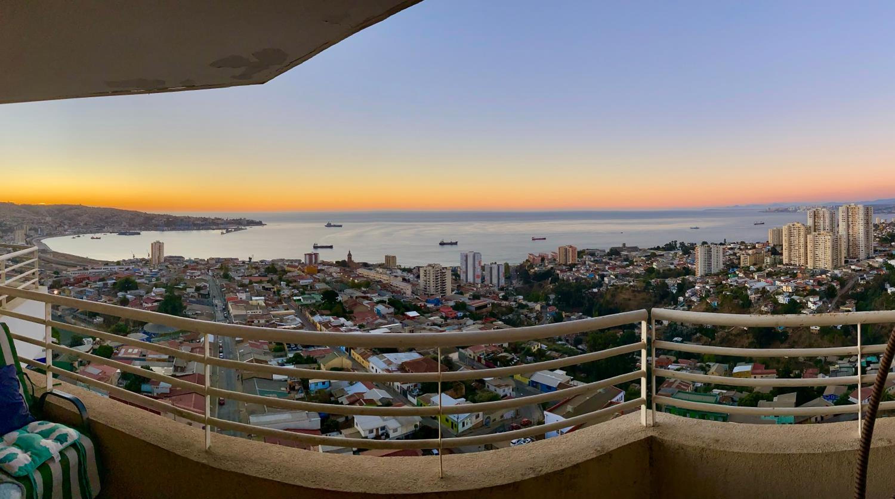 Hermoso Departamento En Valparaíso, Vista Al Mar.