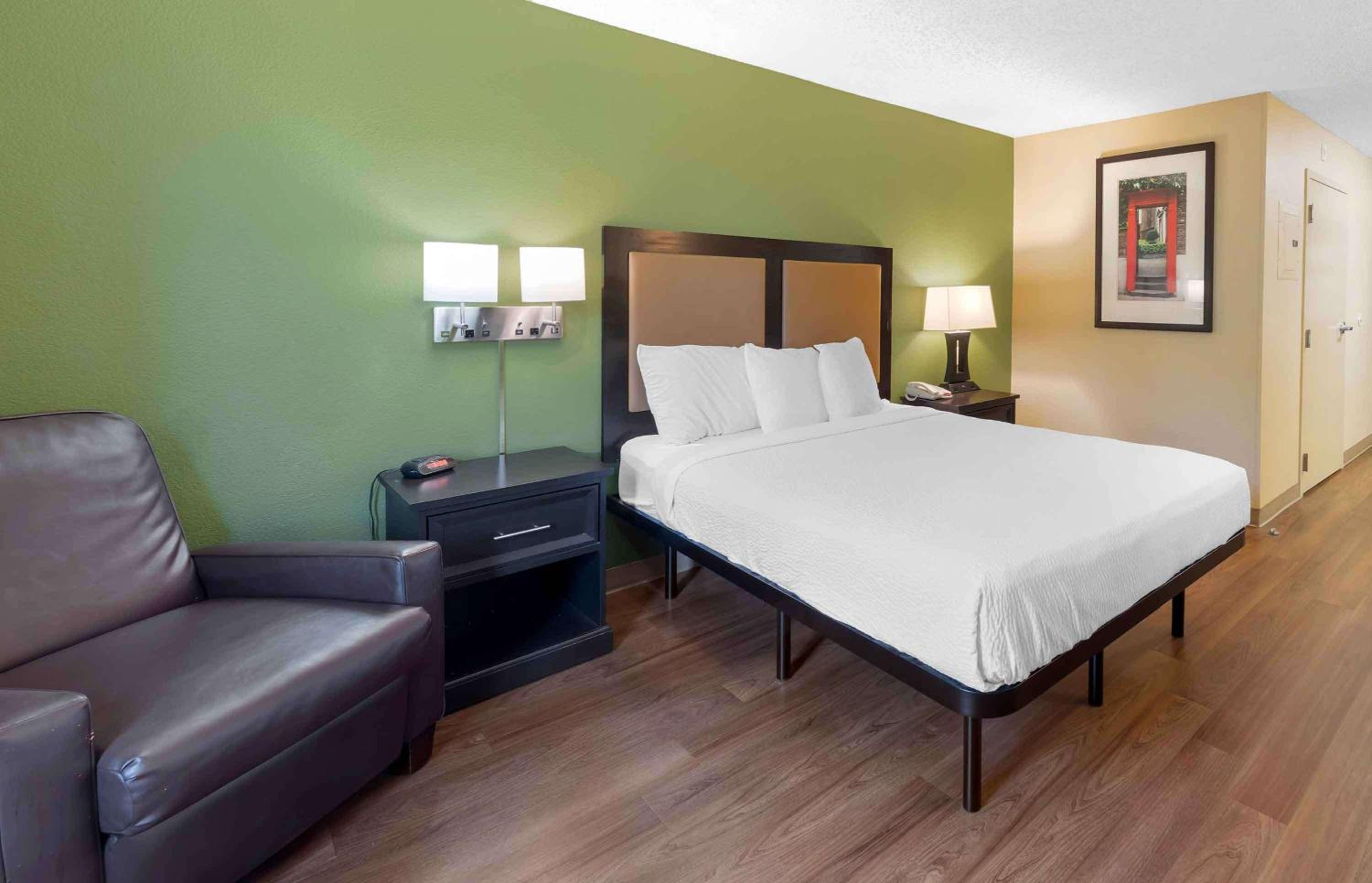 Kansas City Vacations - Extended Stay America Suites - Kansas City - Airport - Tiffany Springs - Property Image 1