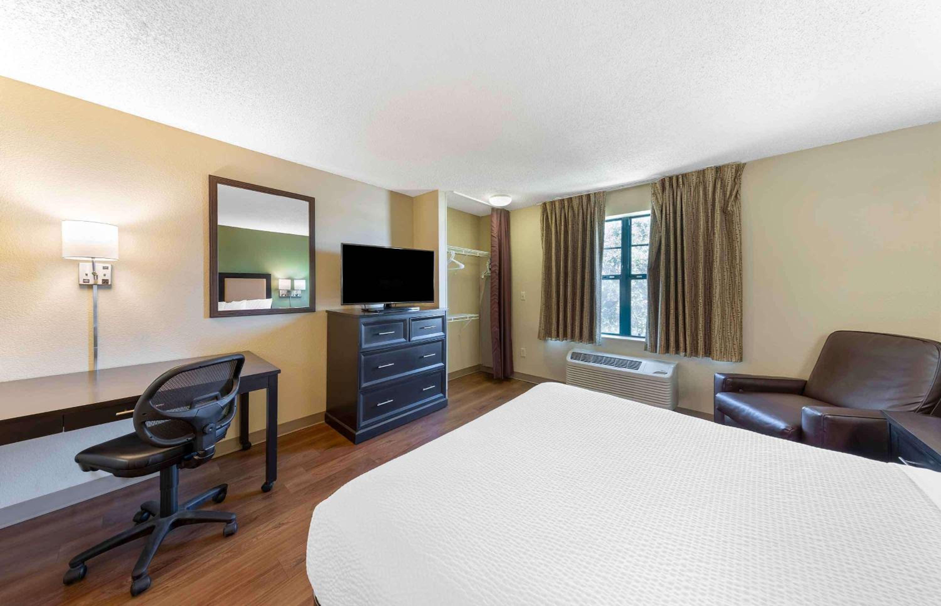 Kansas City Vacations - Extended Stay America Suites - Kansas City - Airport - Tiffany Springs - Property Image 17