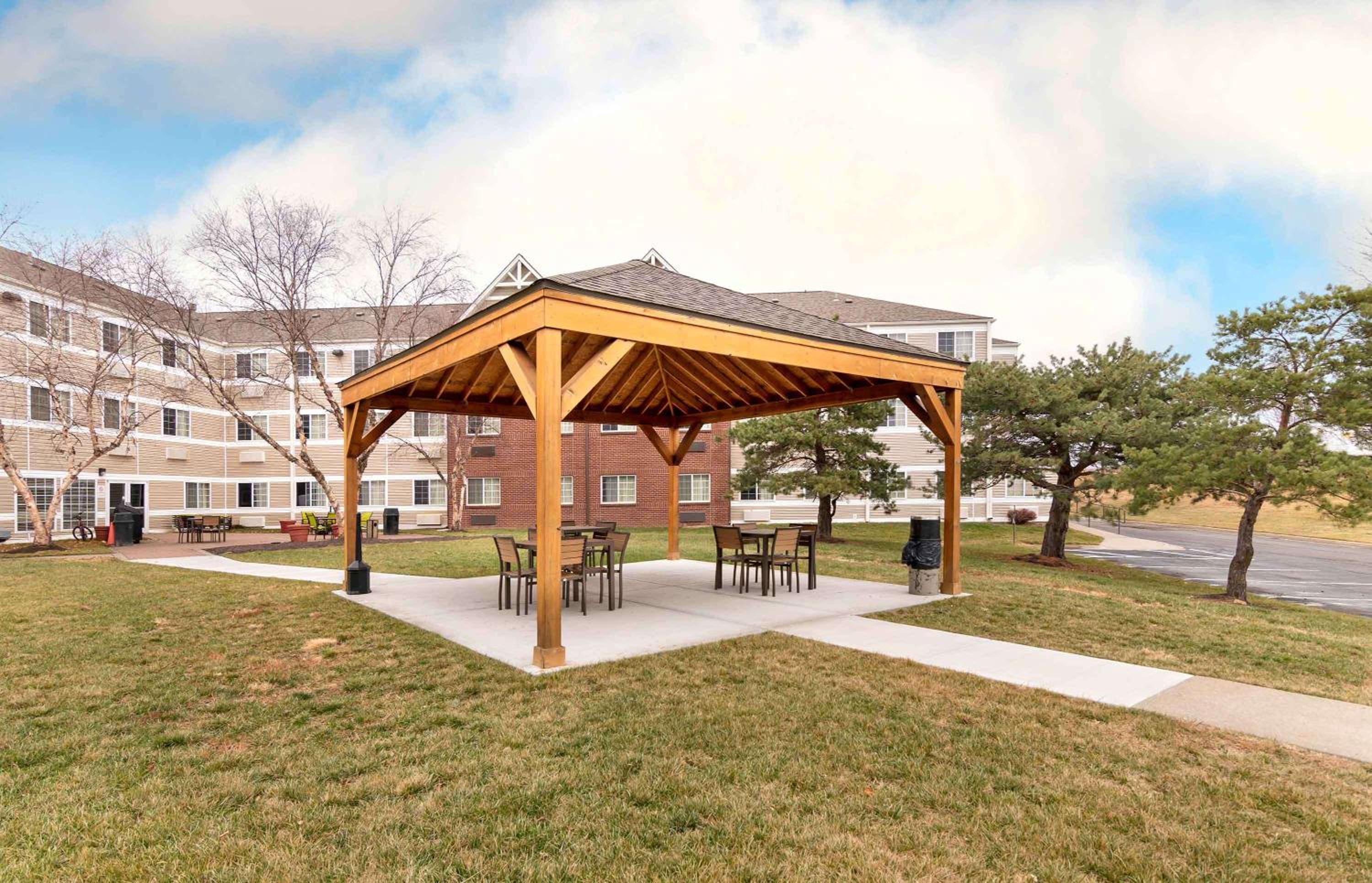 Kansas City Vacations - Extended Stay America Suites - Kansas City - Airport - Tiffany Springs - Property Image 21