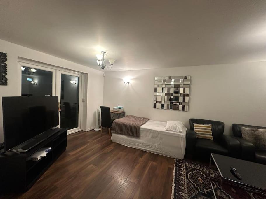 Private property Near Heathrow London view 4