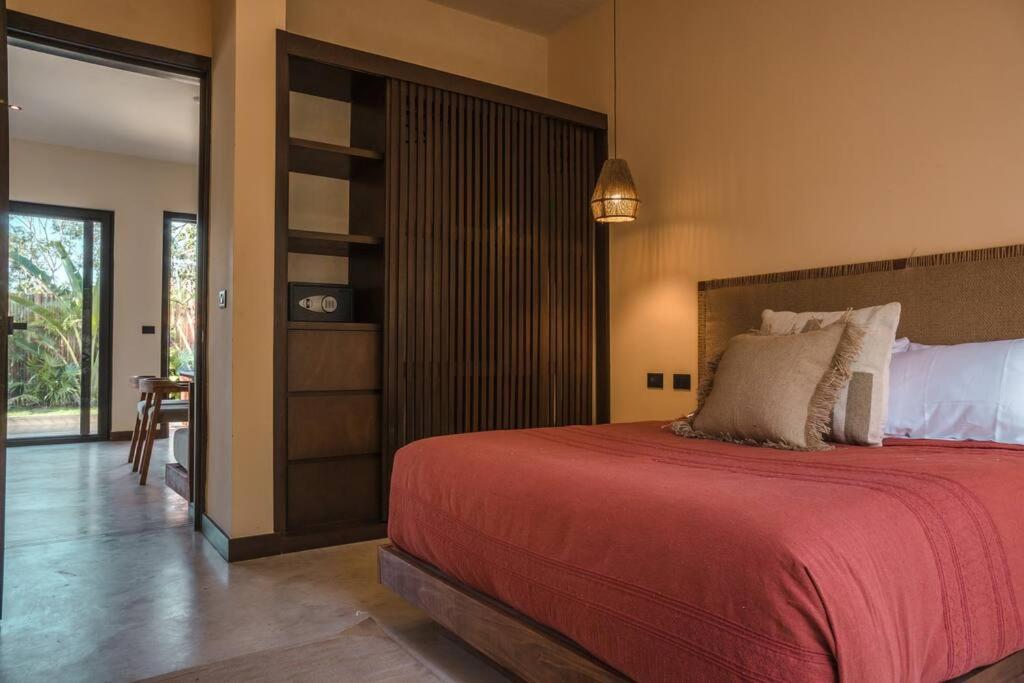 Enchanting 4BR VillaΔ Pool& RooftopΔPrime location view 5