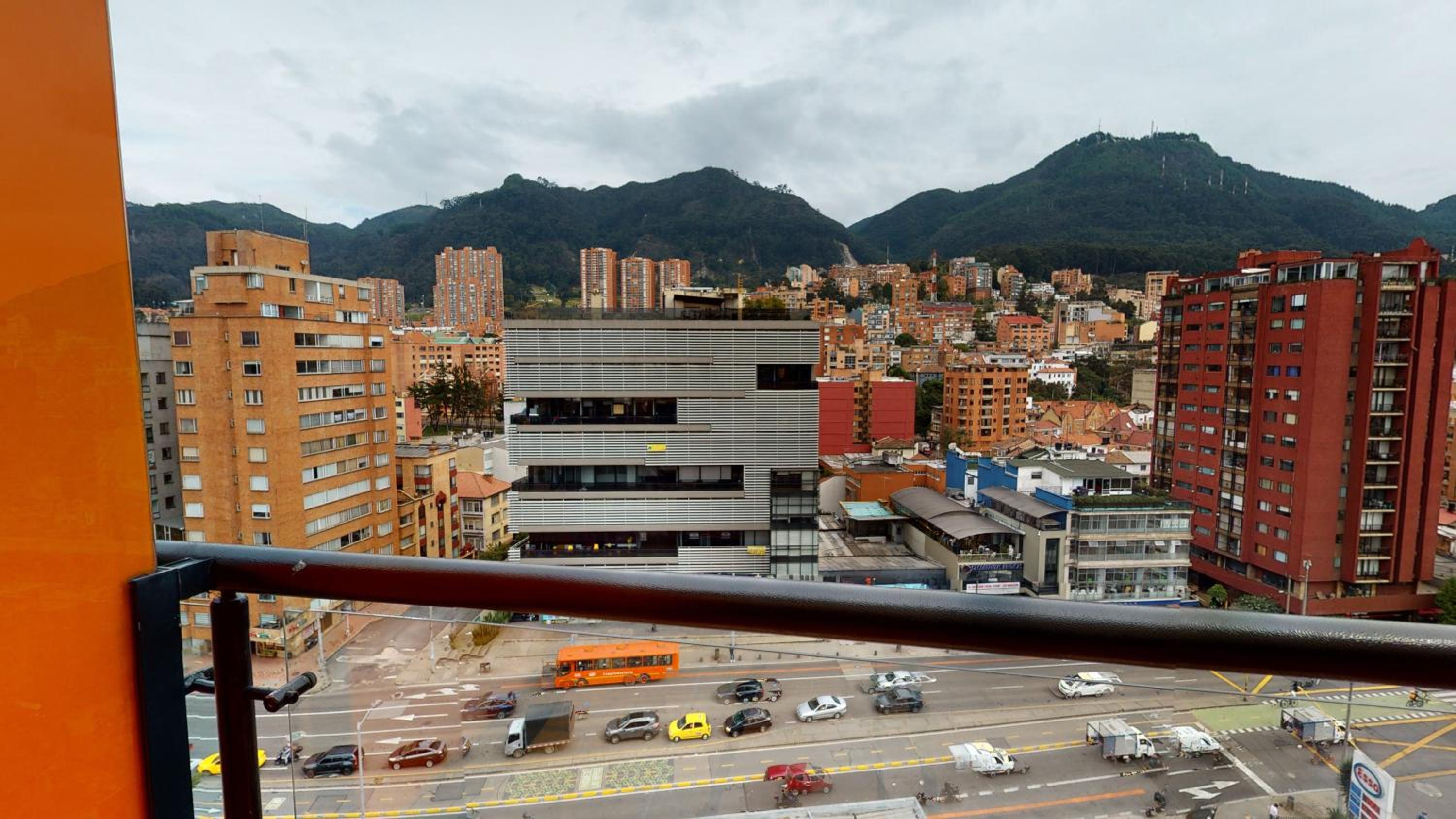 1304 Espectacular apto con excelente vista