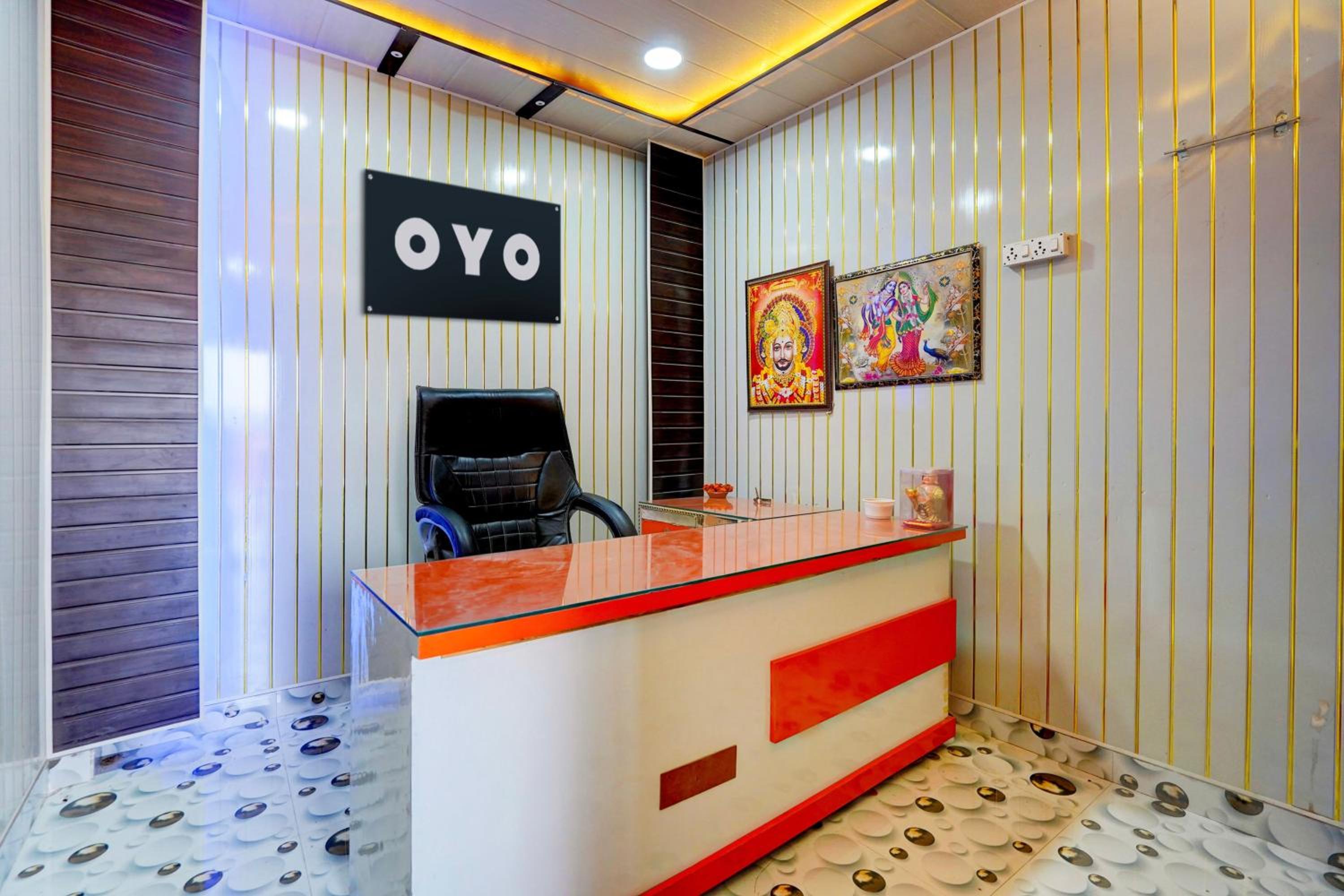 Lobby & Reception
