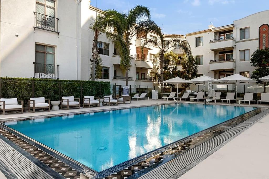 Cozy Large 1 Bedroom Condo by UCLA