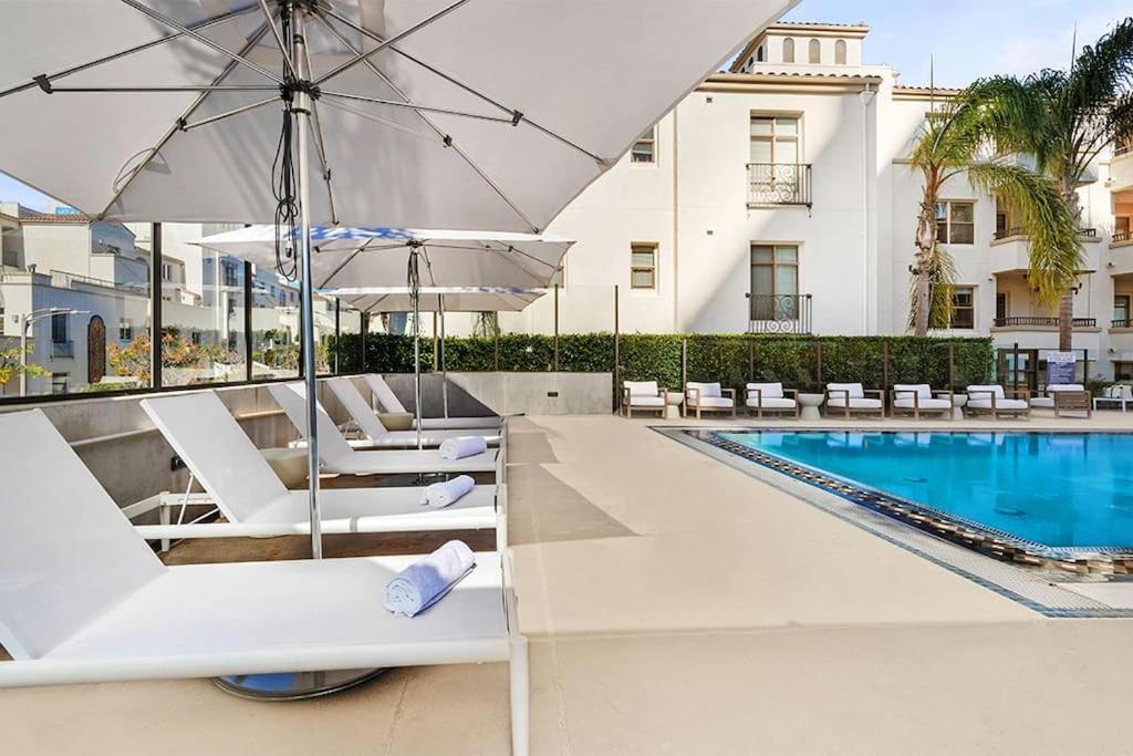 Cozy Large 1 Bedroom Condo by UCLA