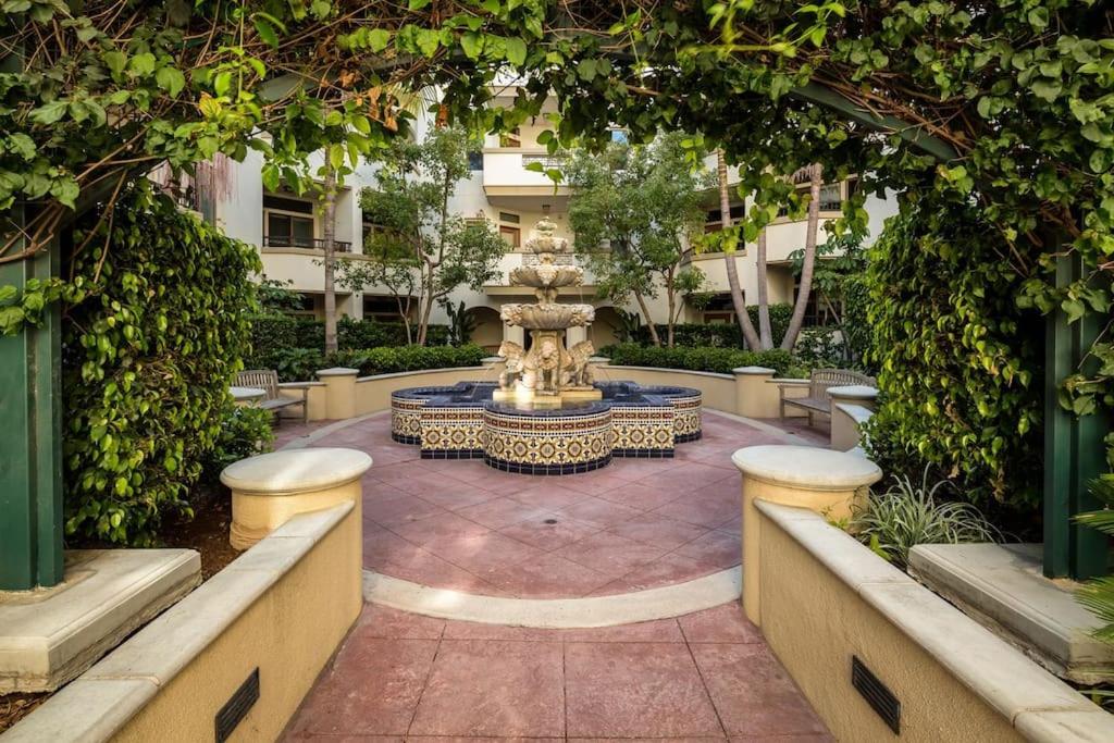 Cozy Large 1 Bedroom Condo by UCLA