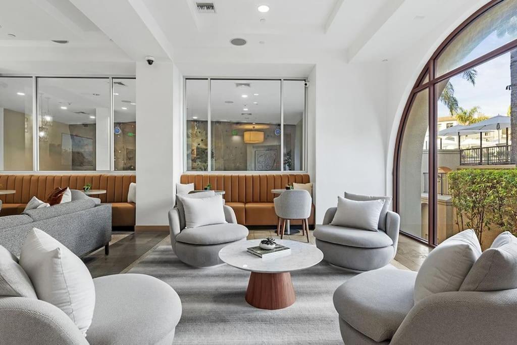 Cozy Large 1 Bedroom Condo by UCLA