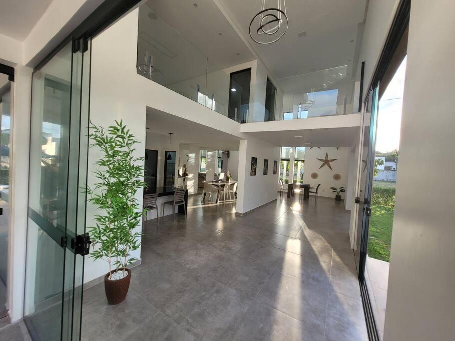 Casa requintada(20 pessoas)Condomínio Águas Mansas