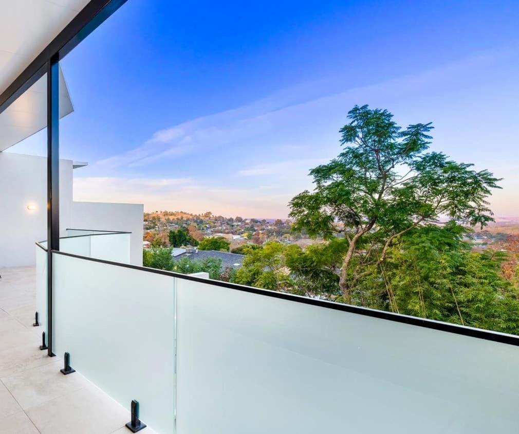 Heights of Luxury - Elite Contemporary Entertainer