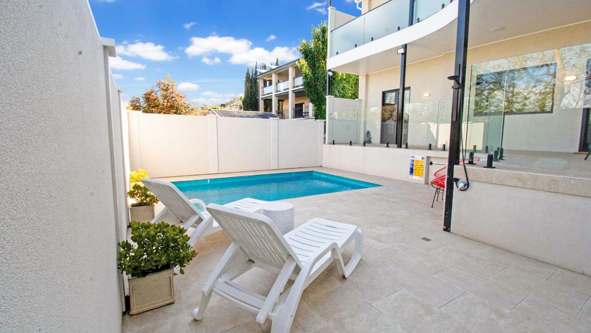 Heights of Luxury - Elite Contemporary Entertainer