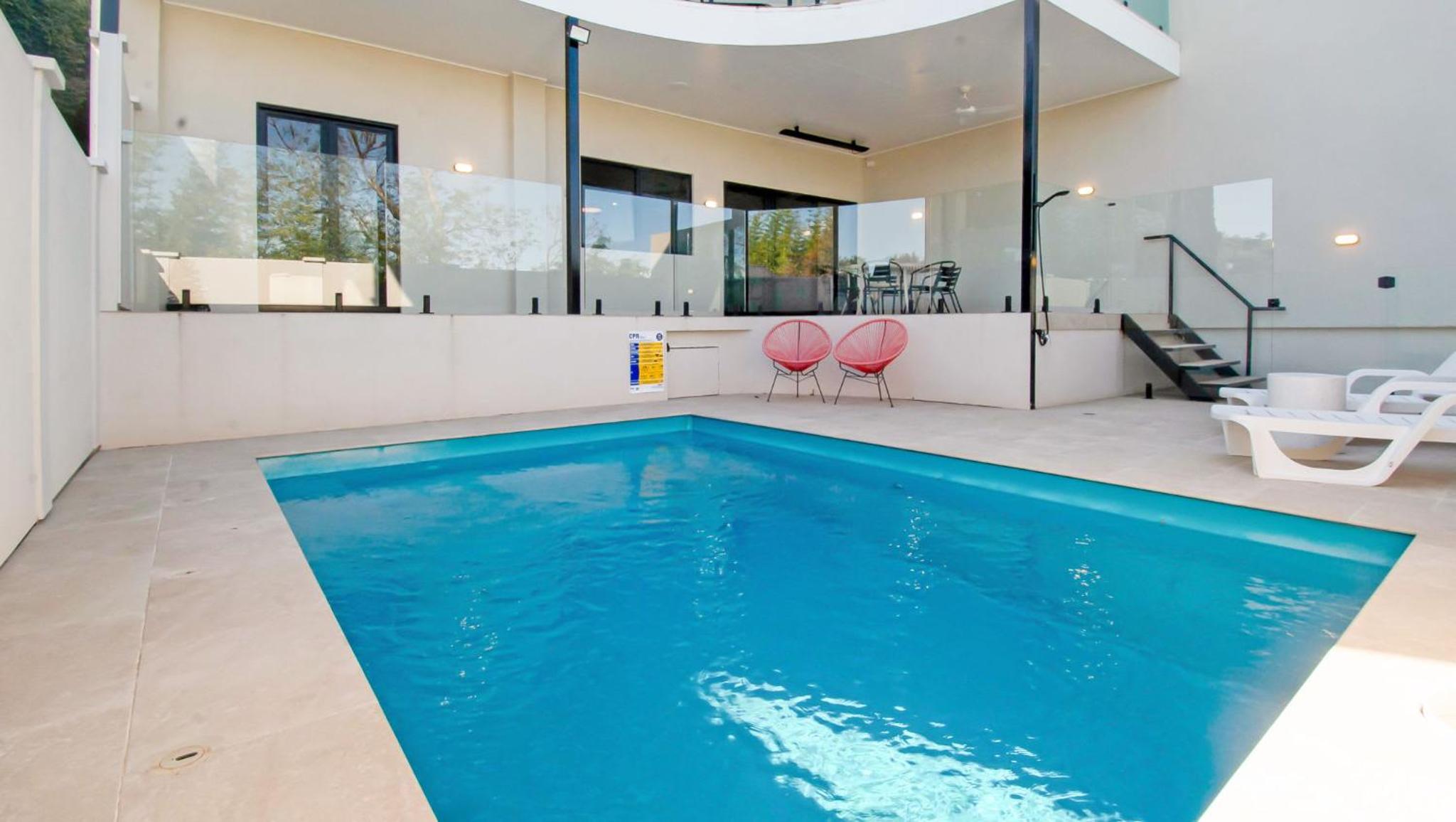 Heights of Luxury - Elite Contemporary Entertainer