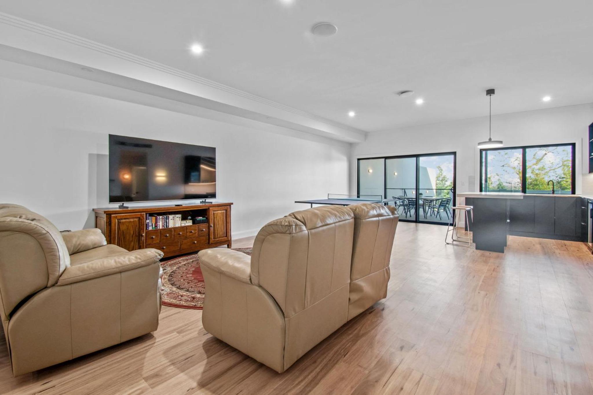 Heights of Luxury - Elite Contemporary Entertainer