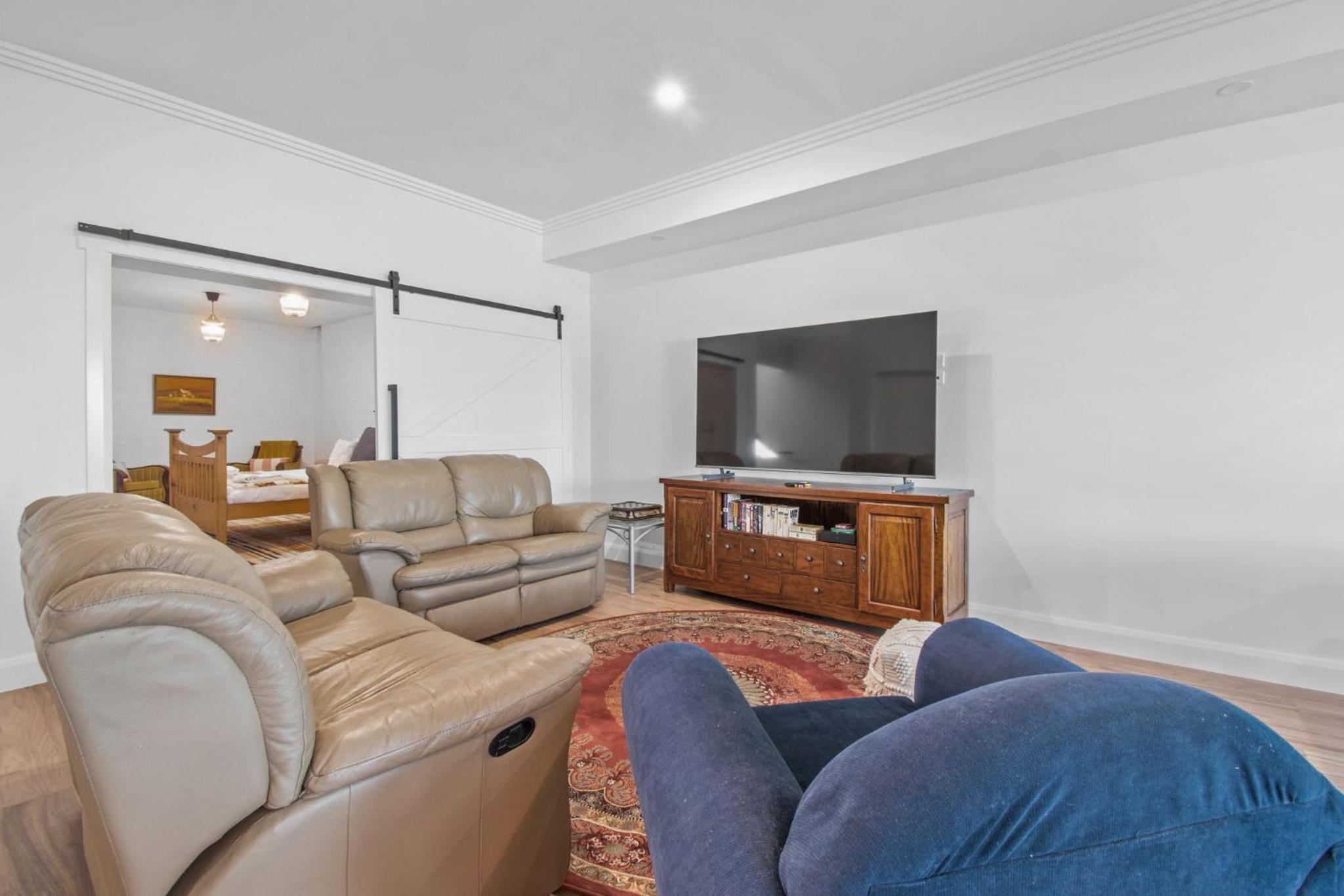 Heights of Luxury - Elite Contemporary Entertainer