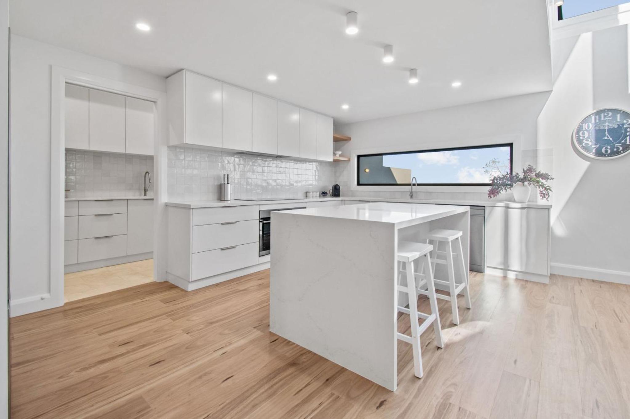 Heights of Luxury - Elite Contemporary Entertainer