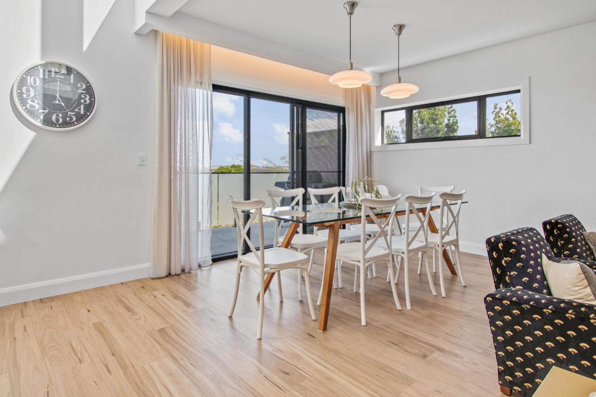 Heights of Luxury - Elite Contemporary Entertainer