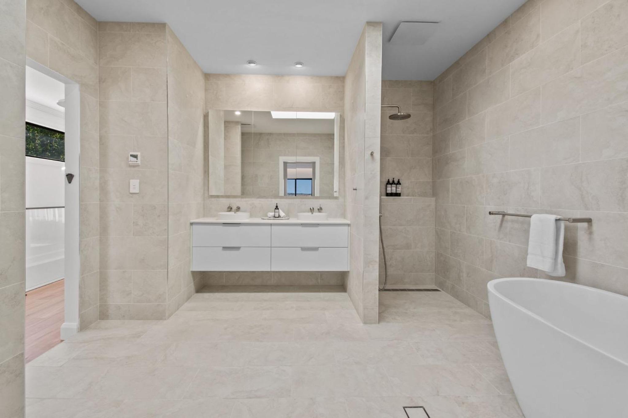 Heights of Luxury - Elite Contemporary Entertainer