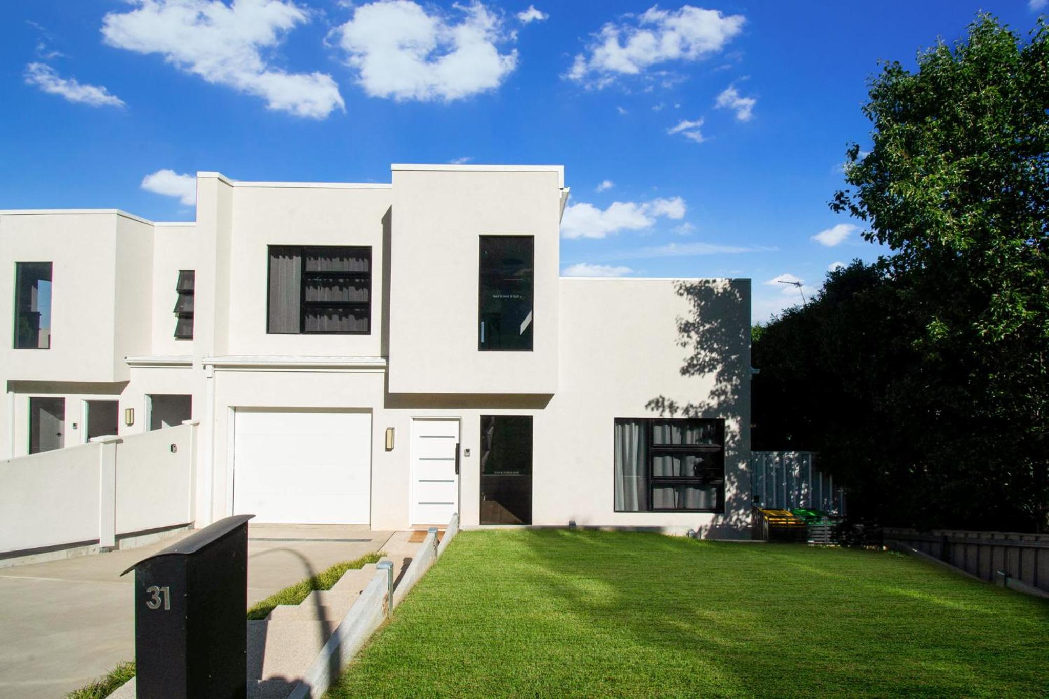 Heights of Luxury - Elite Contemporary Entertainer