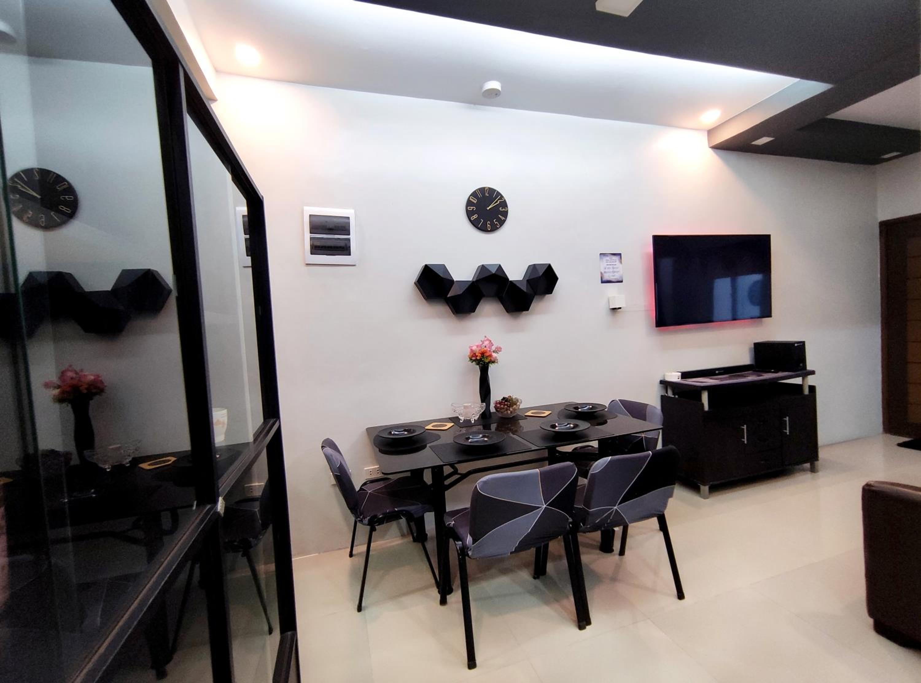 SNOW Apartment - Near Clark International Airport and Dinosaurs Island view 5