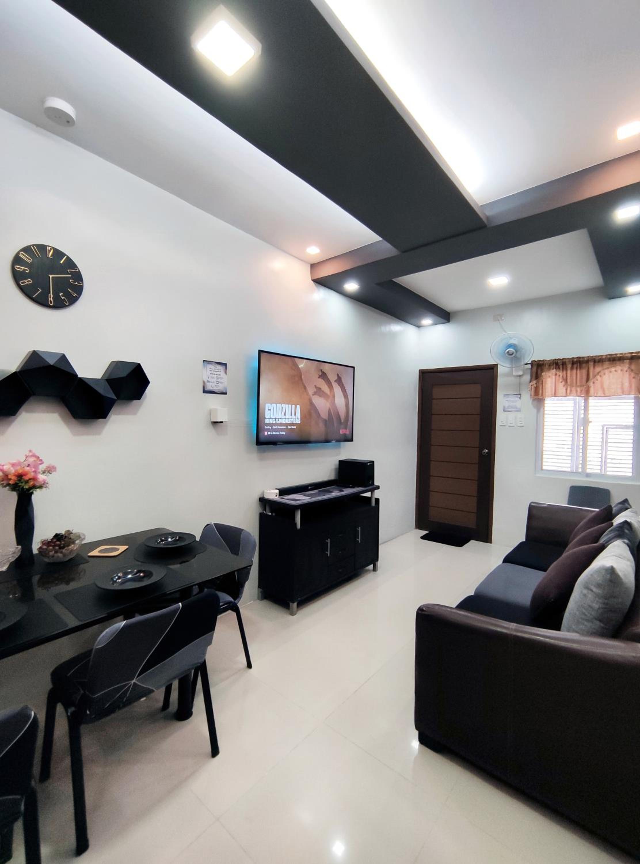 SNOW Apartment - Near Clark International Airport and Dinosaurs Island view 4