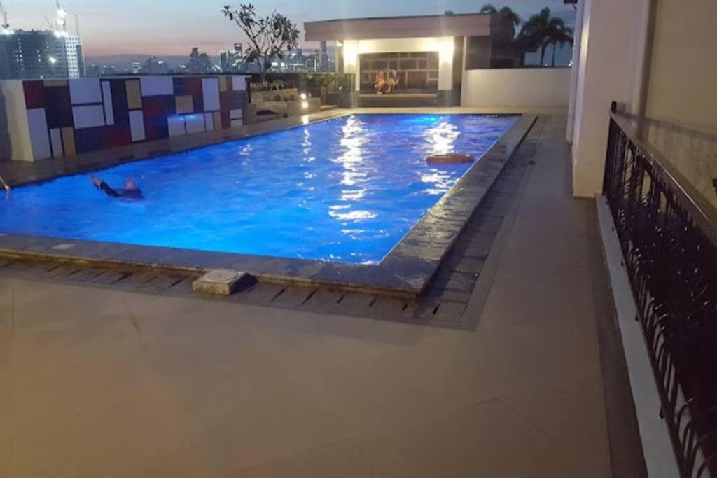 Modern Suite in Mckinley view 3