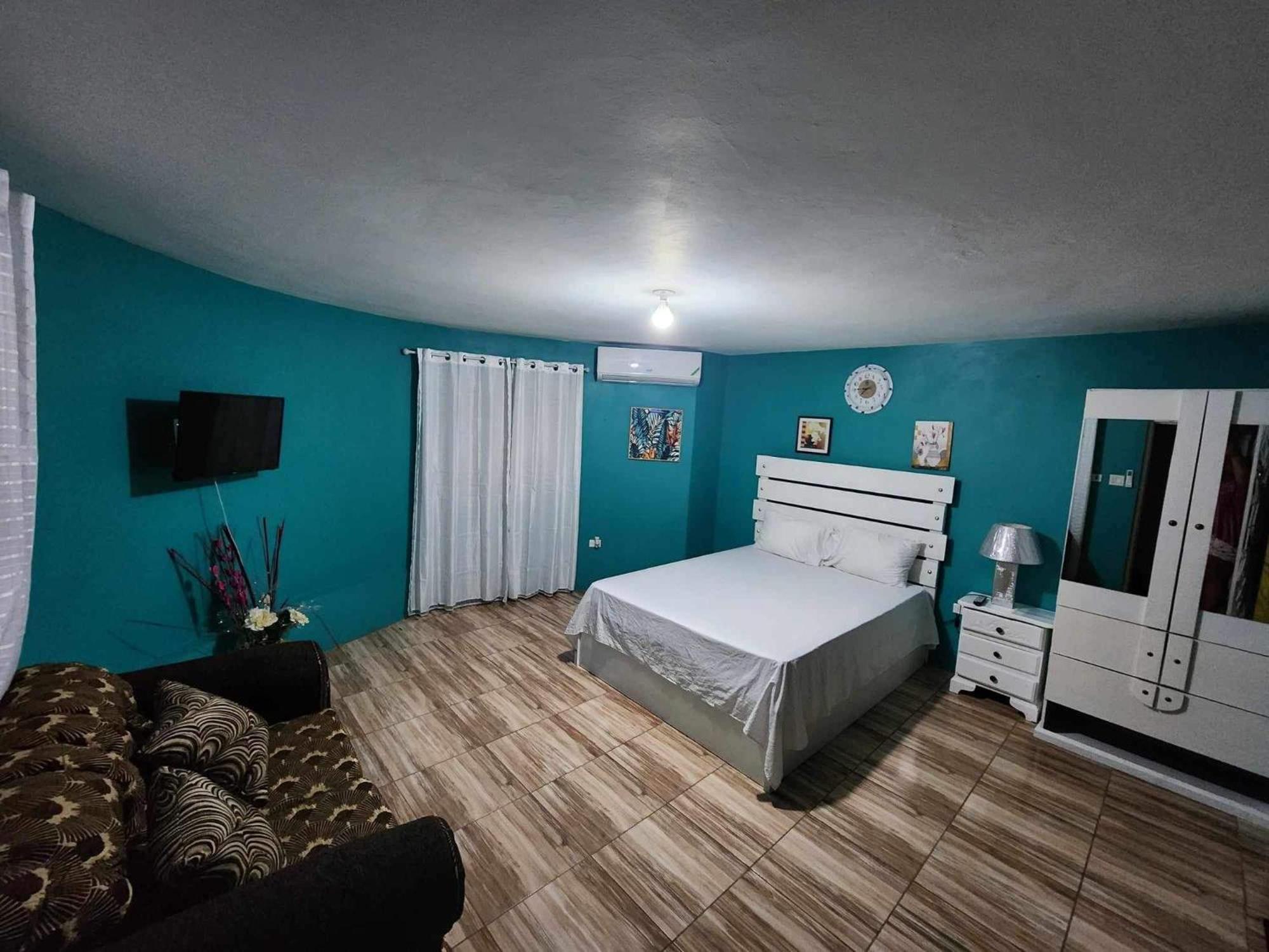 Montego Bay Rooms and Tours view 4