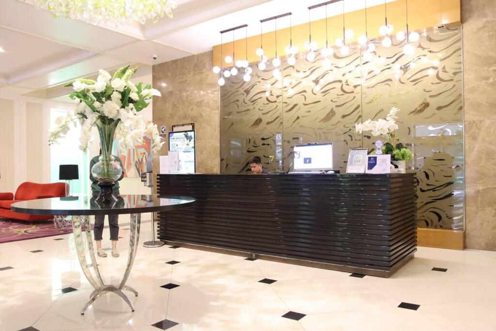 Great luxury condo in McKinley