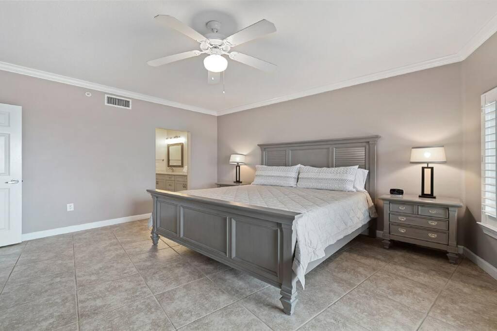 Admirals Quarters 405-Large Beachfront-4 Bedrooms with 3 Kings-Gorgeous-Views view 5