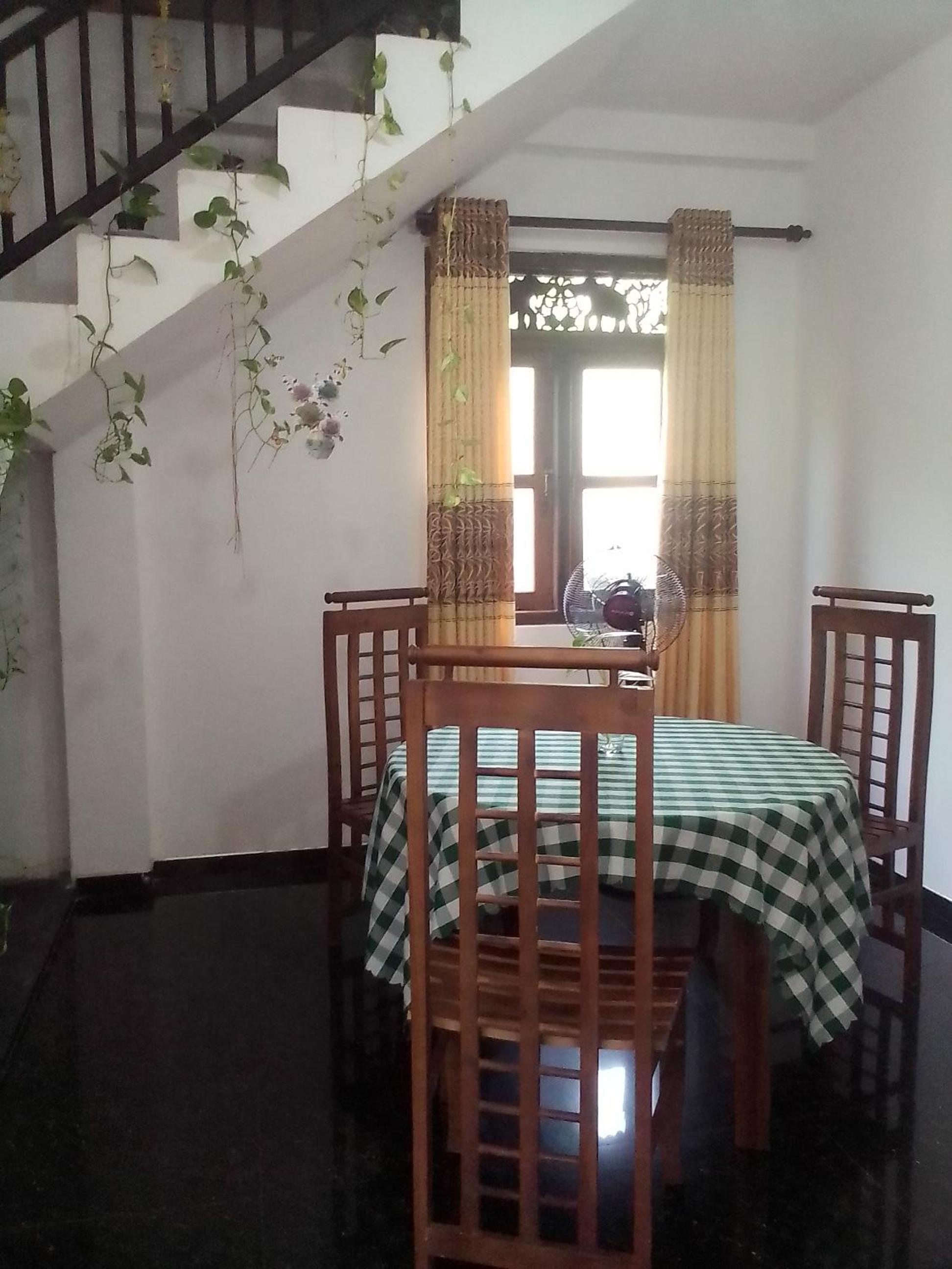 Villa Tharu Hikkaduwa