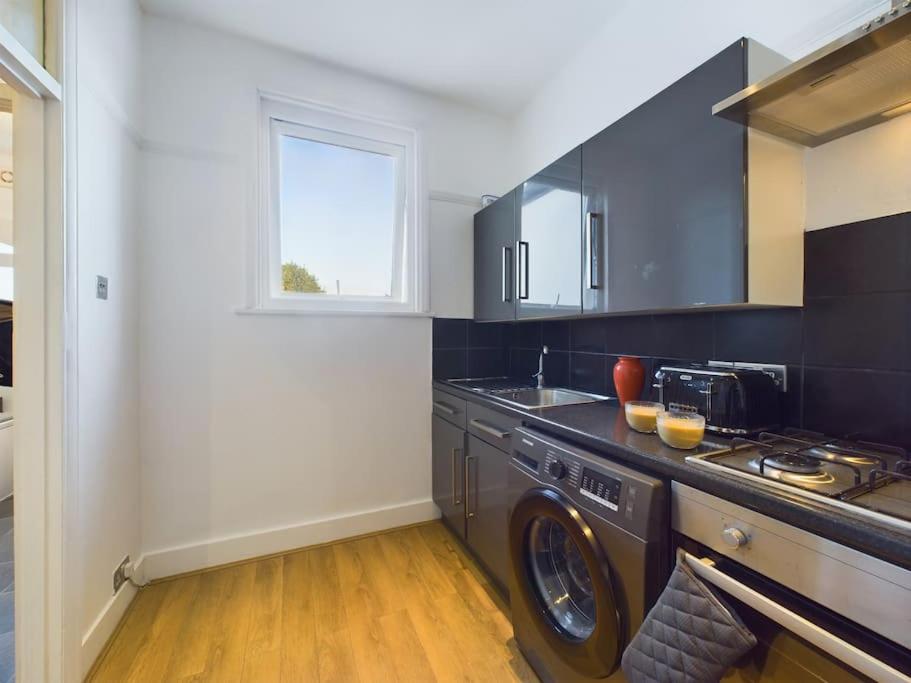 Spacious 2-Bedroom Apartment in a Peaceful Residential Area with Convenient On-Street Parking view 2