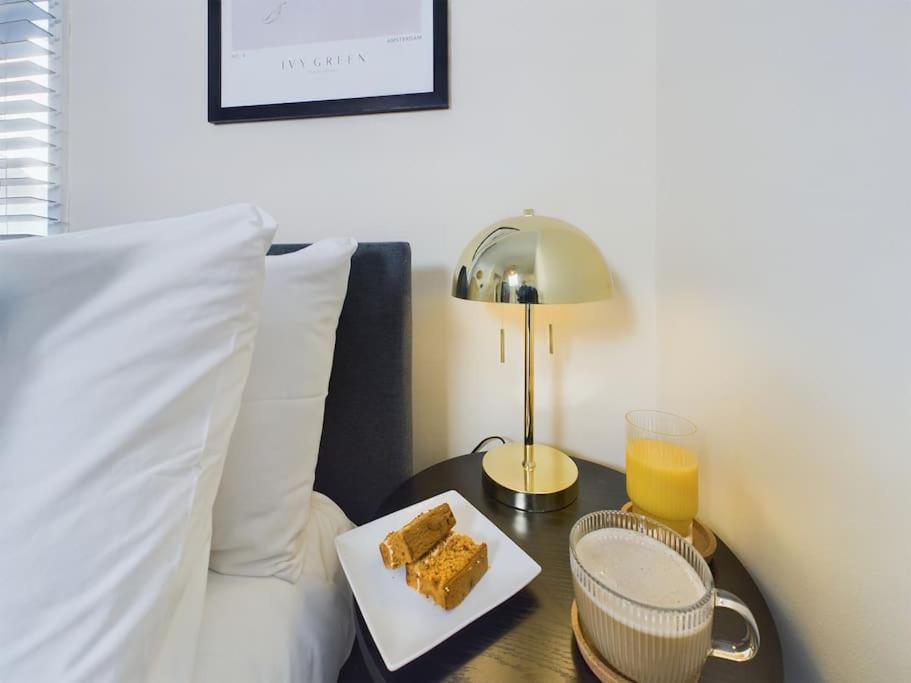 Spacious 2-Bedroom Apartment in a Peaceful Residential Area with Convenient On-Street Parking view 3