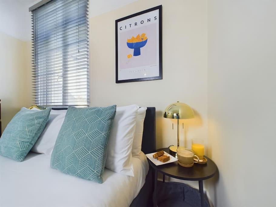 Spacious 2-Bedroom Apartment in a Peaceful Residential Area with Convenient On-Street Parking view 4