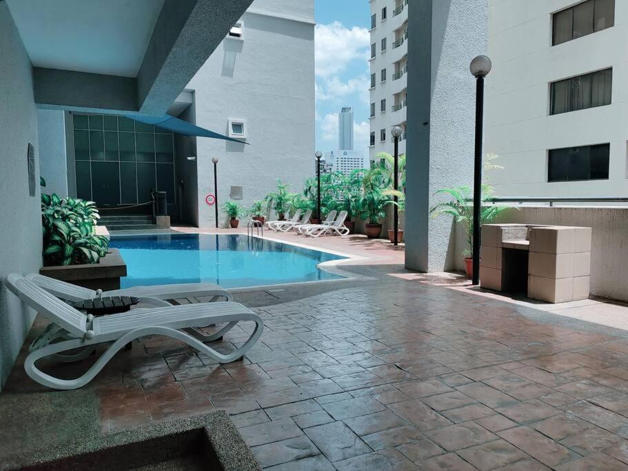10 Seri Bukit Ceylon 5 minutes Alor Street Bukit Bintang KLCC Pavilion 2R2B 8 Pax