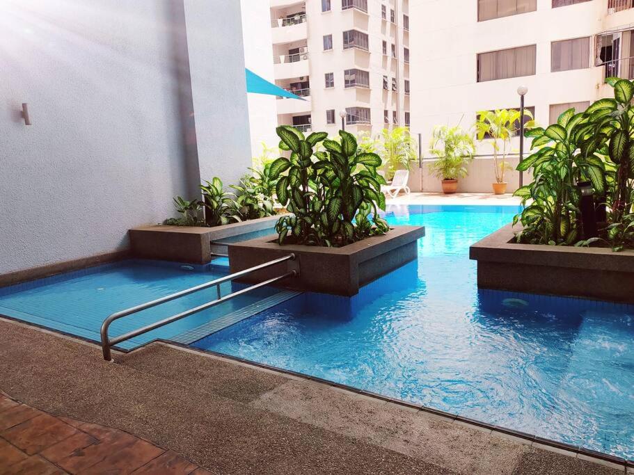 10 Seri Bukit Ceylon 5 minutes Alor Street Bukit Bintang KLCC Pavilion 2R2B 8 Pax