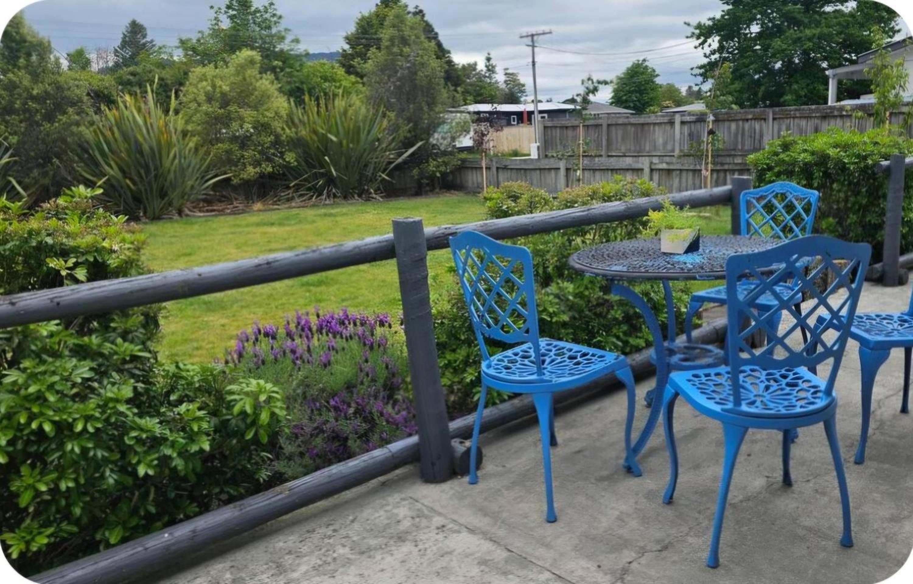 Cosy Lockwood Cottage in Town view 4