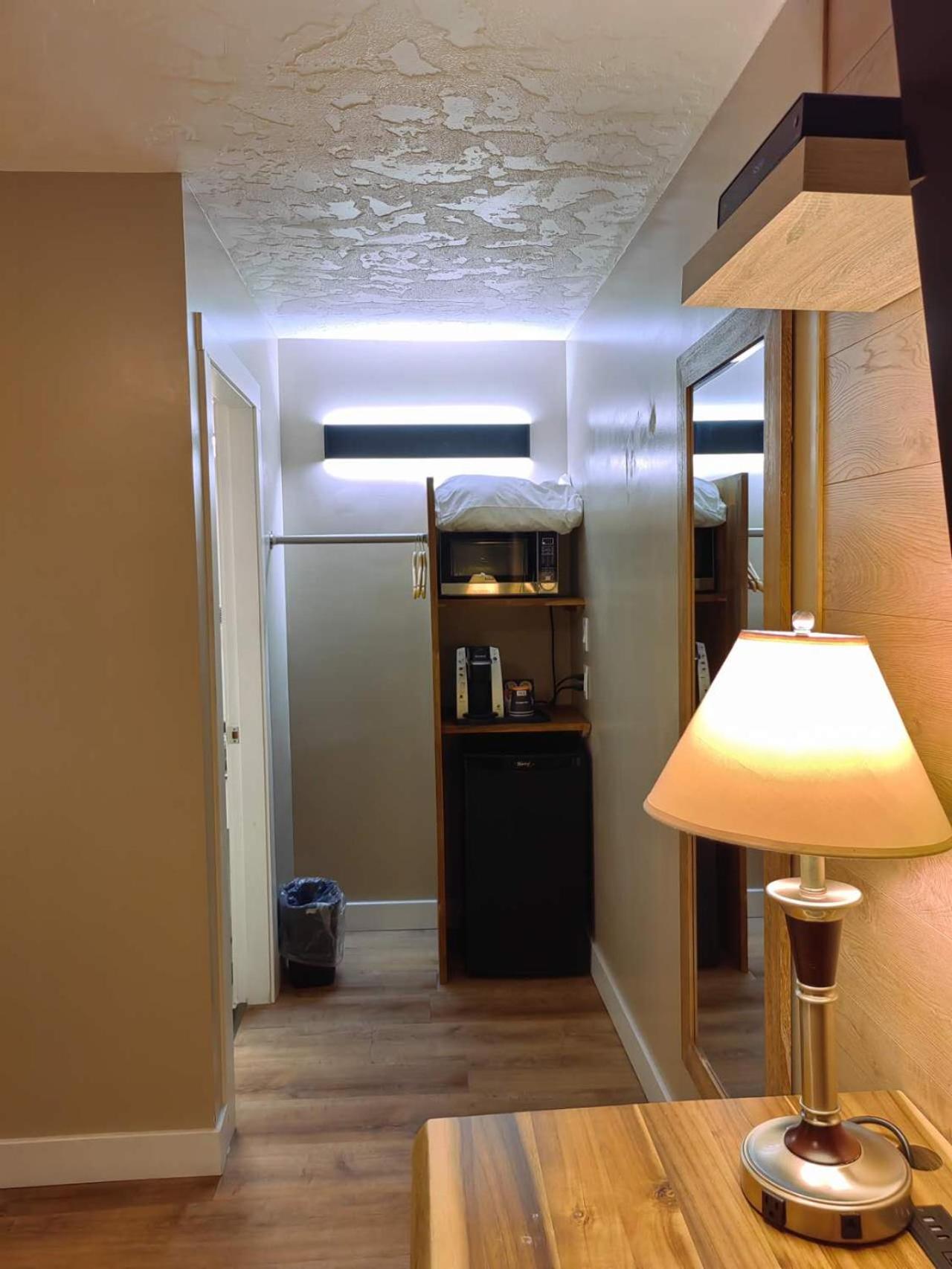 Harbour Light Motel