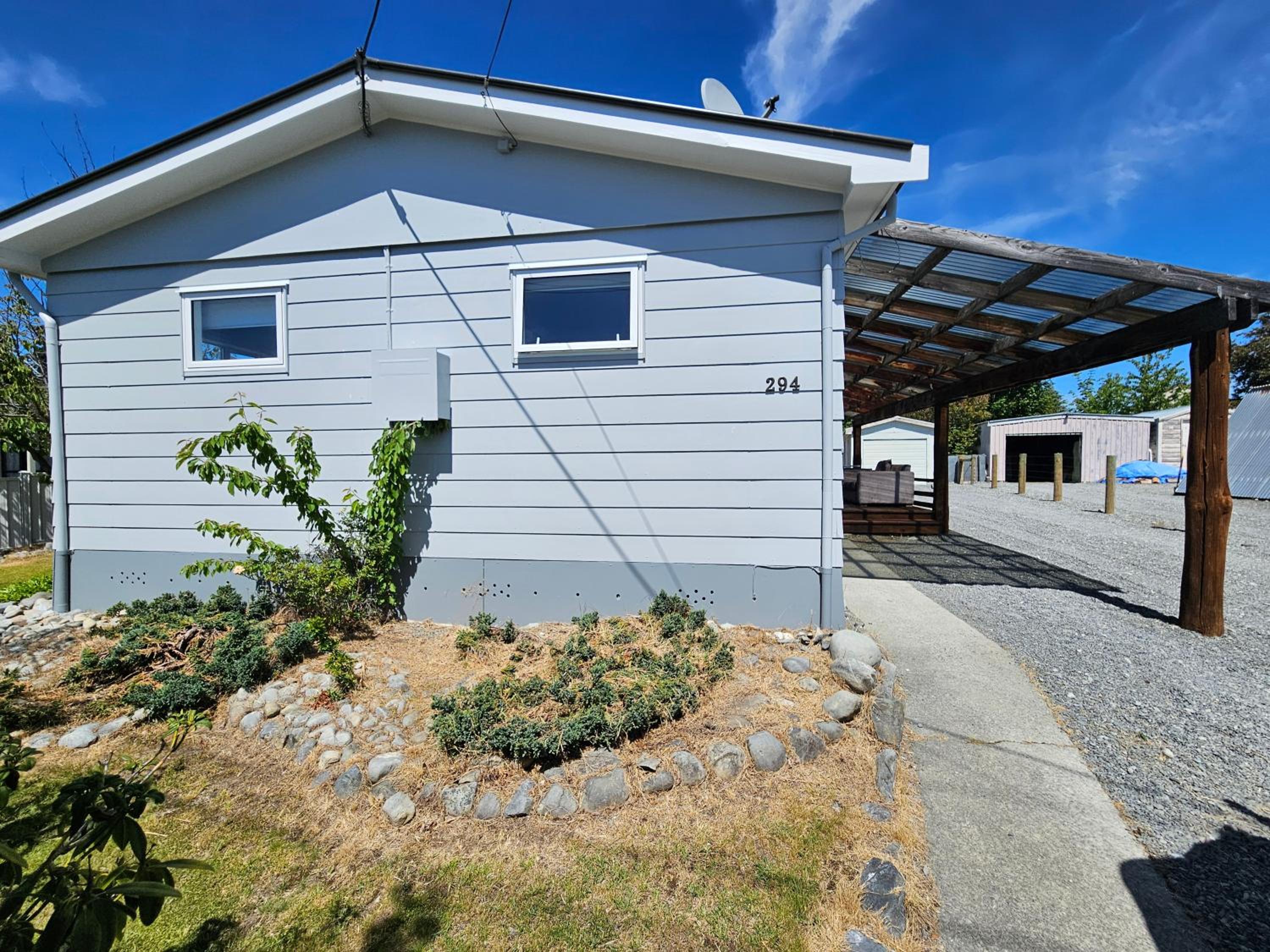Modernised Mackenzie with central location.