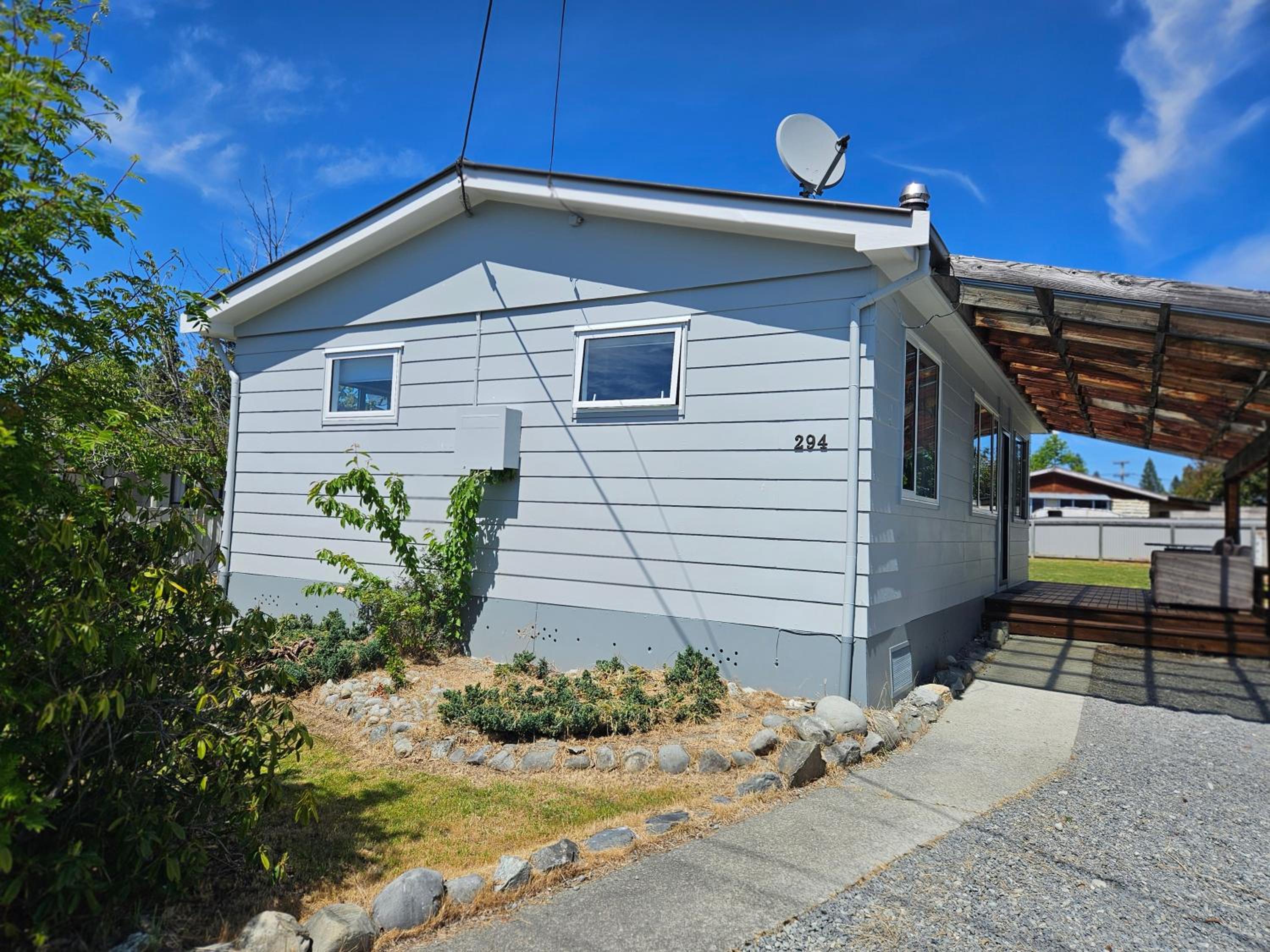 Modernised Mackenzie with central location.