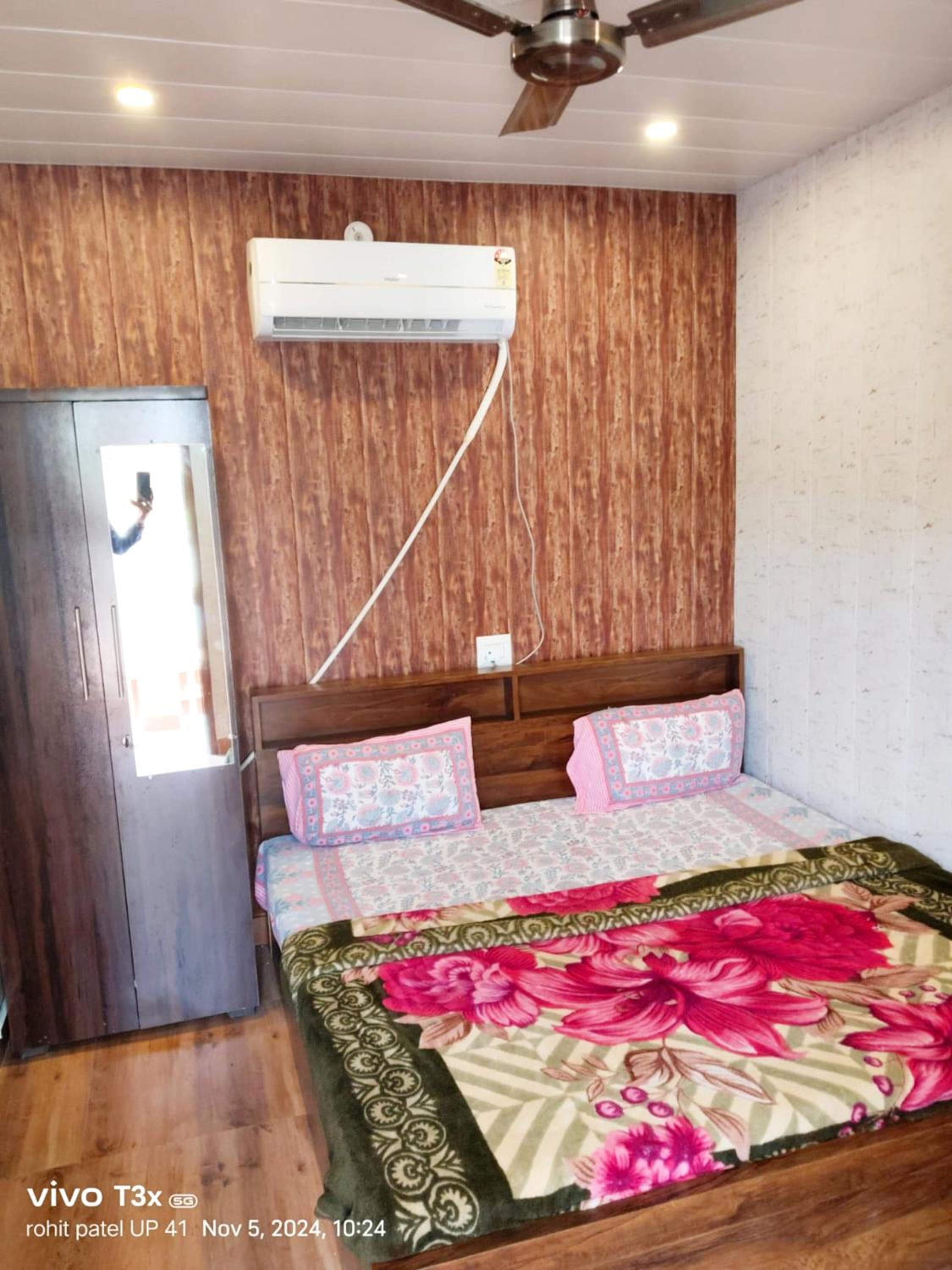Hotel Ayodhya Vatika Homestay - Perfect location with comfortable Room view 5