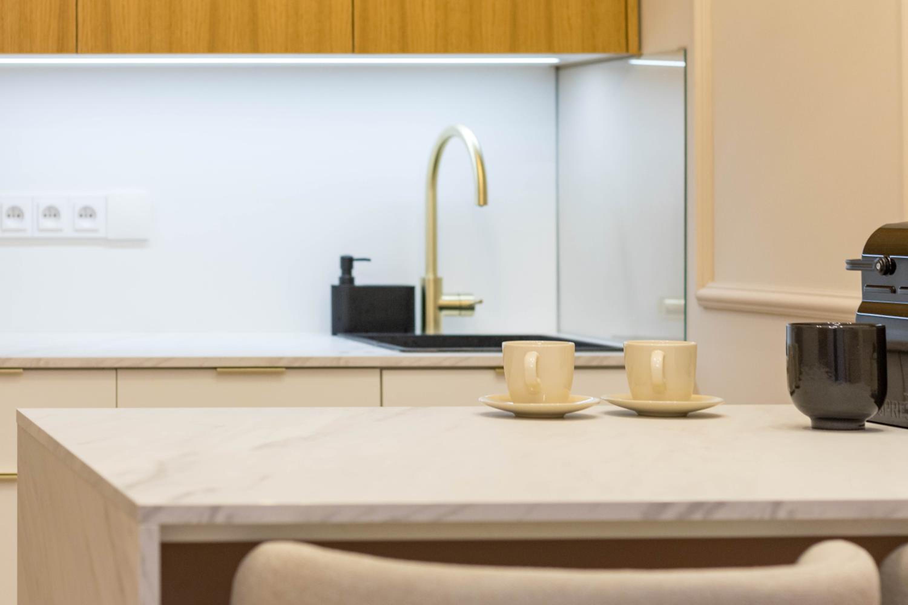 New Stylish Apartment Deluxe - Close to Downtown