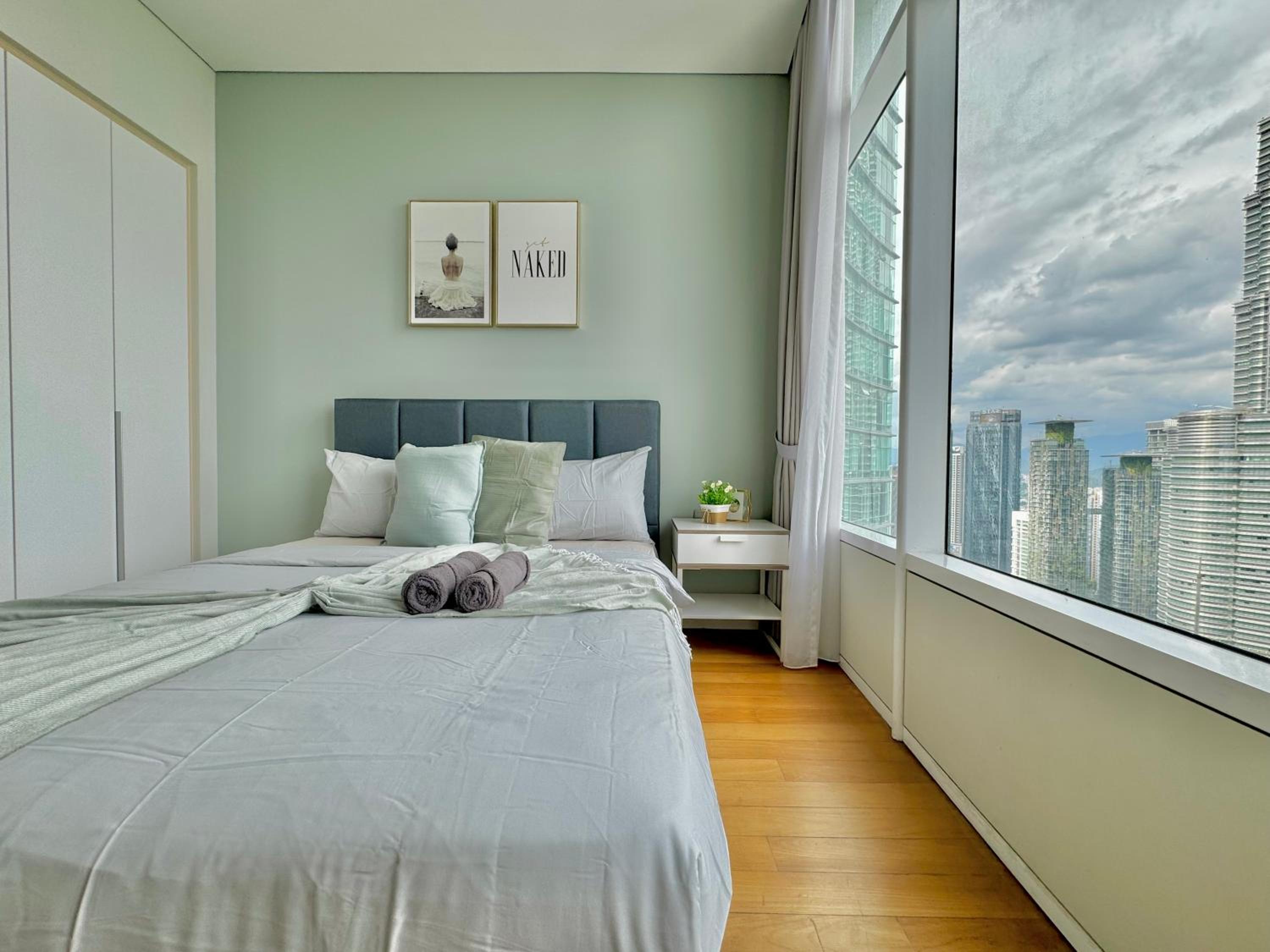 Sky Suites Wonder 2BR Suite KLCC View