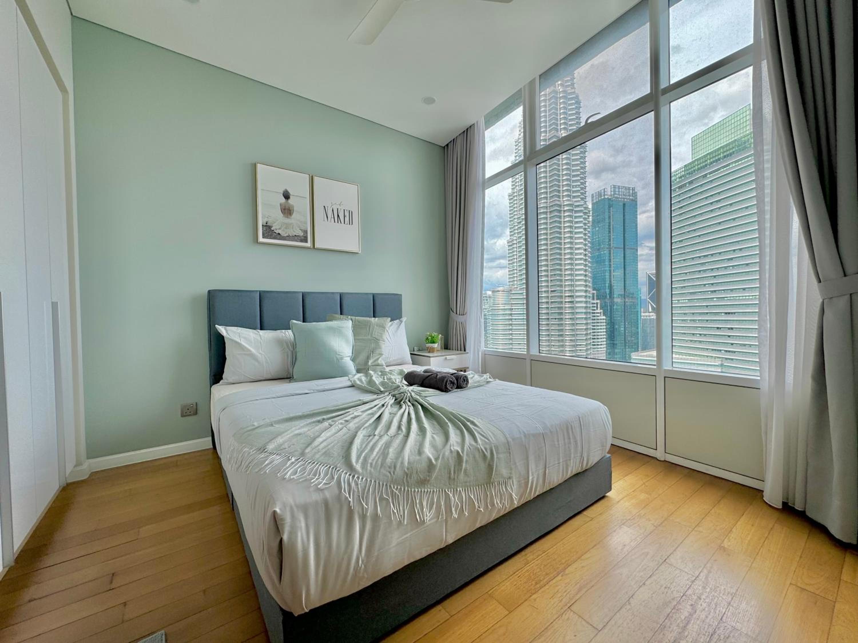 Sky Suites Wonder 2BR Suite KLCC View