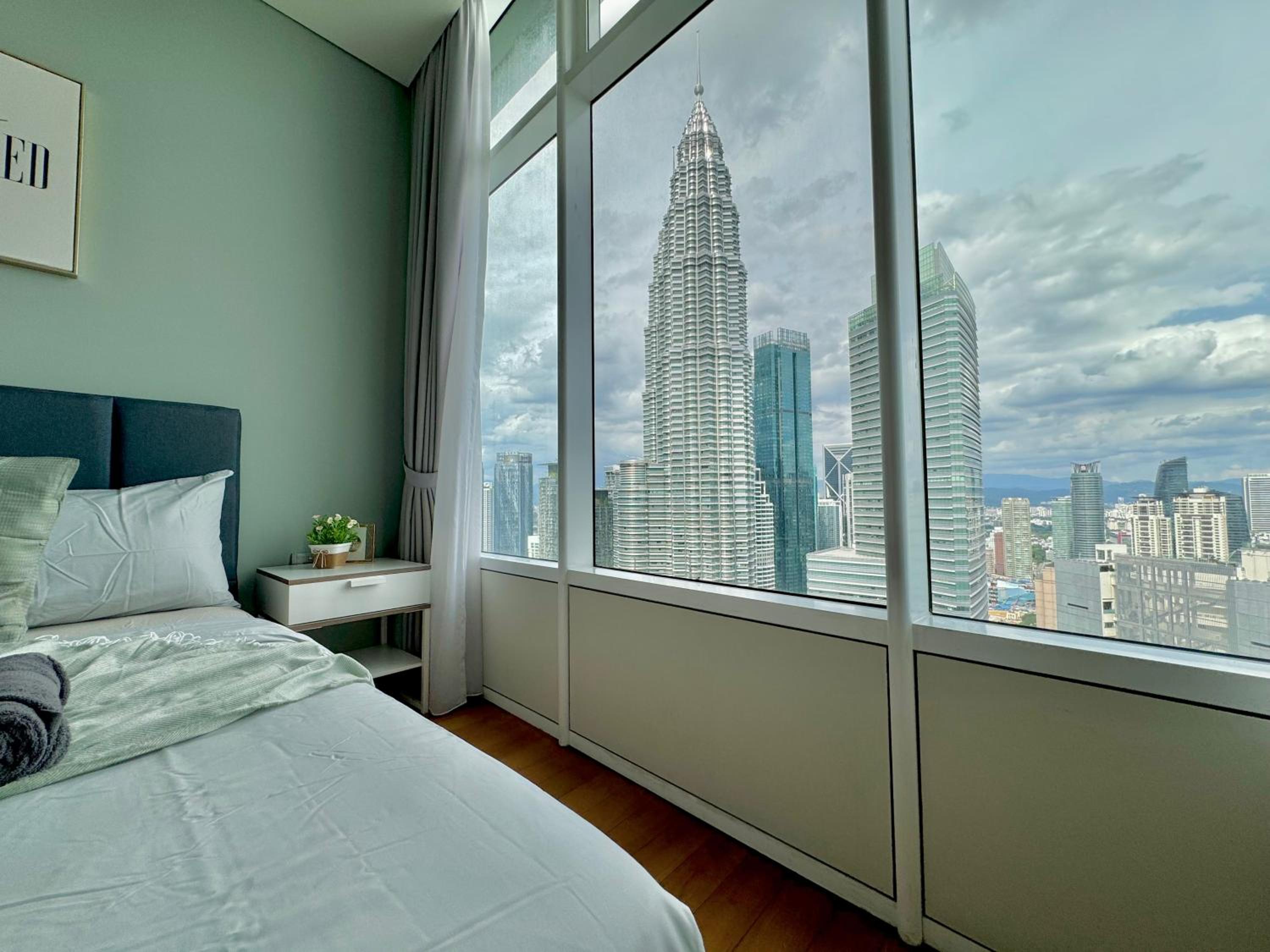 Sky Suites Wonder 2BR Suite KLCC View