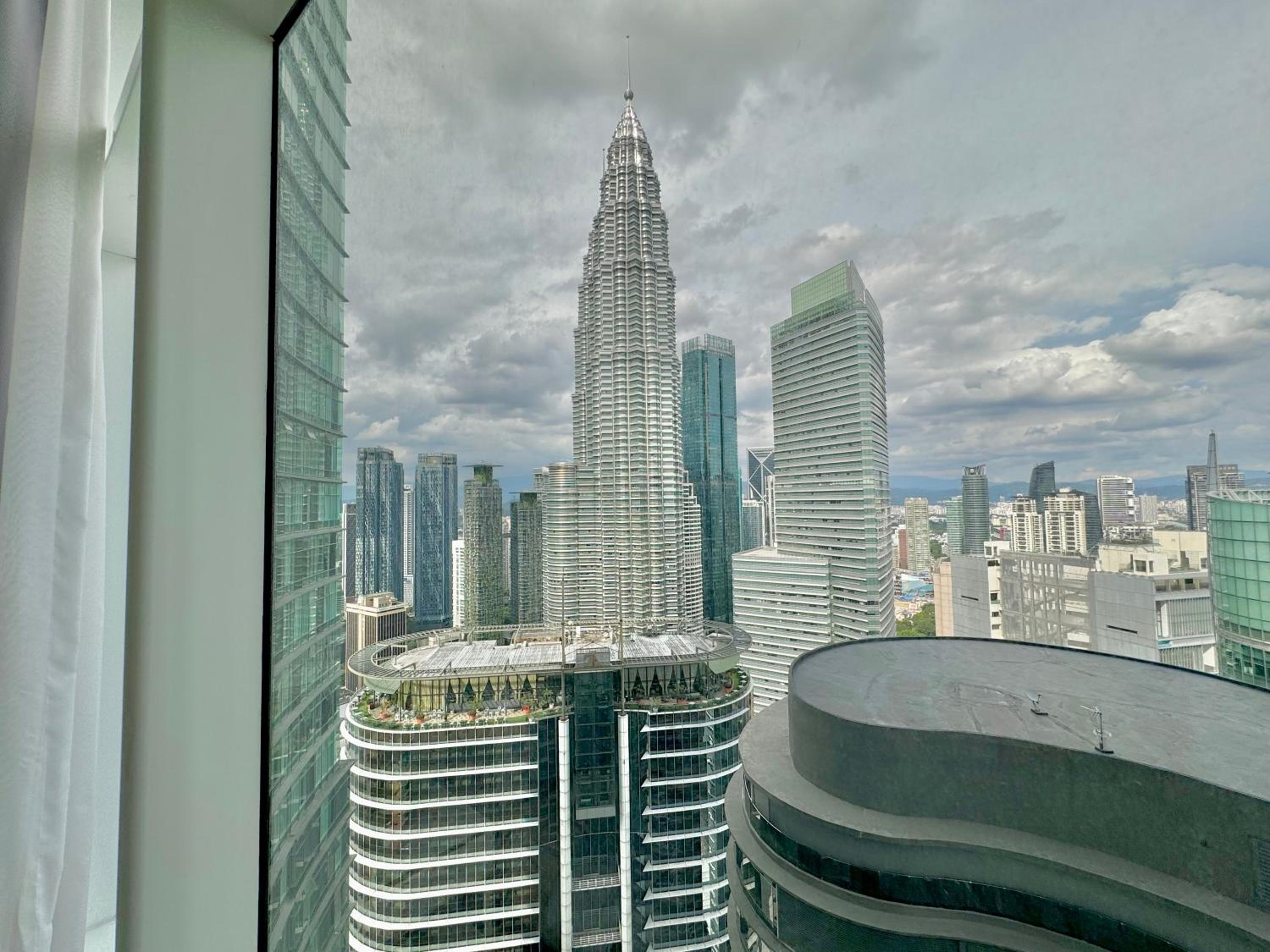 Sky Suites Wonder 2BR Suite KLCC View