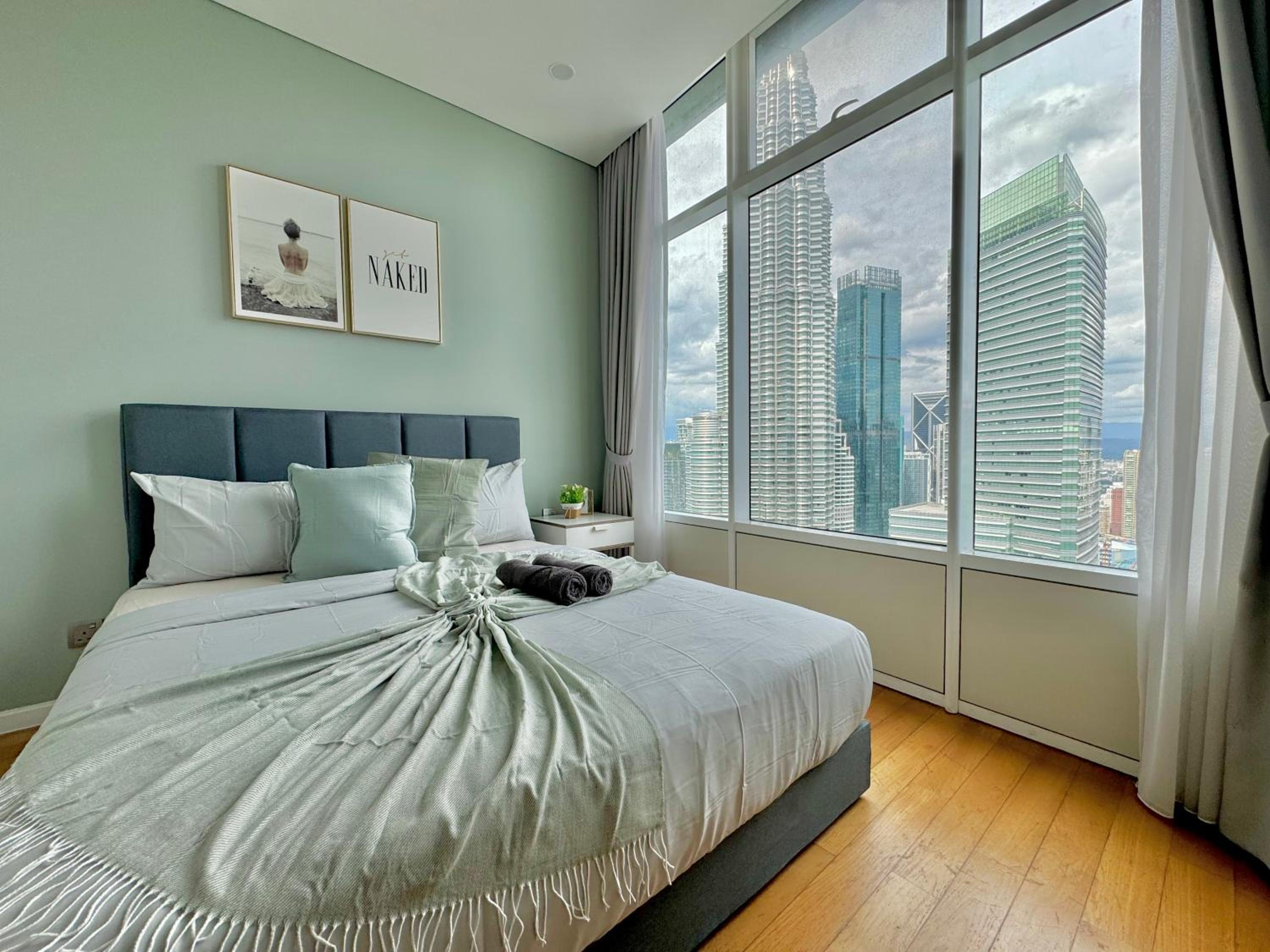 Sky Suites Wonder 2BR Suite KLCC View