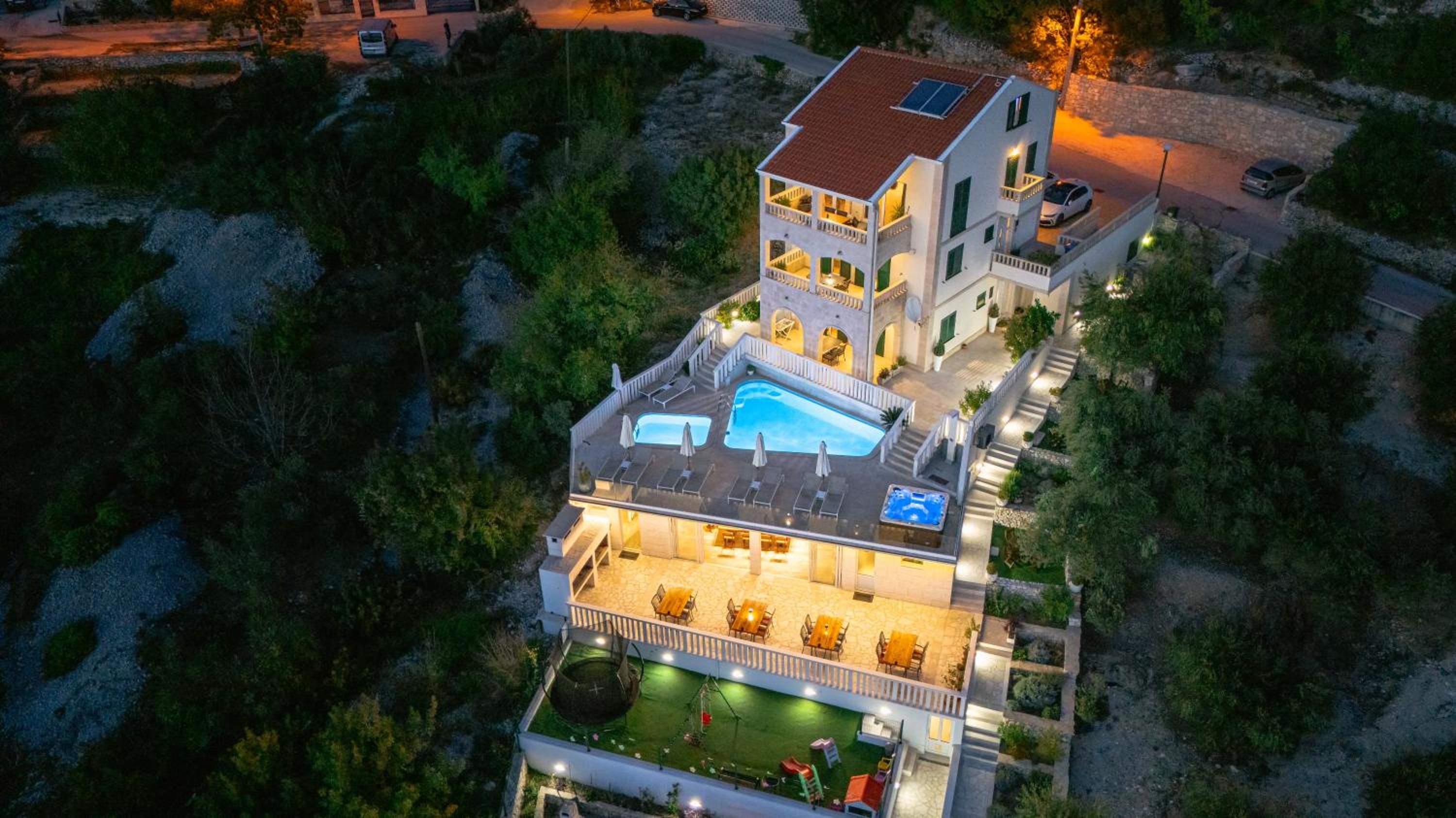 Hotel Villa Hills - Image 1