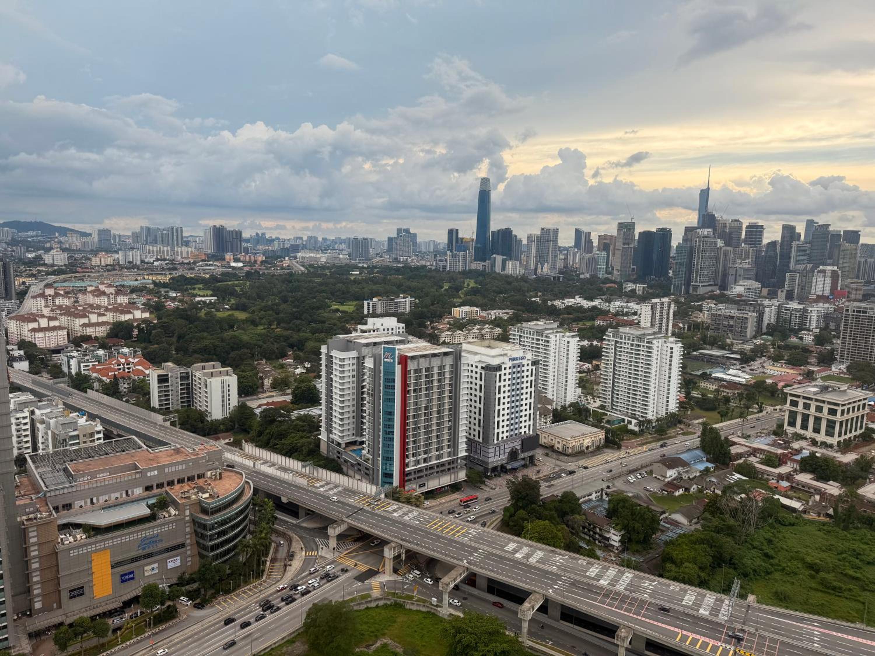 Downtown Retreat 2BR at Neu Suites, Kuala Lumpur